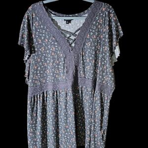 Torrid Gray Floral Short Sleeve Top